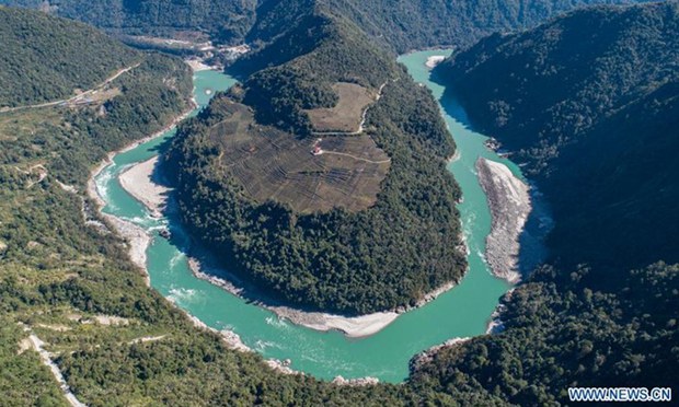རྒྱ་ནག་གཞུང་གིས་ས་མཚམས་དང་ཐག་ཉེ་བའི་ཡར་ཀླུང་གཙང་པོའི་རྒྱུད་དུ་ཆུ་མཛོད་རྒྱག་བཞིན་ཡོད་འདུག