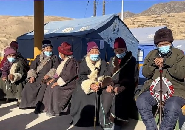 ཀན་སུའུ་ནང་ས་ཡོམ་འགུལ་ཚད་༦་དང་གྲངས་ཆུང་༢་བརྒྱབ་སྟེ་བདུན་ཕྲག་གཅིག་ཕྱིན་པའི་རྗེས་སུ་རྐྱེན་ལམ་དུ་ཕྱིན་པའི་མིའི་གྲངས་འབོར་ཀན་སུའུ་དང་མཚོ་སྔོན་གཉིས་ཀ་ནས་༡༤༩་བར་འཕར་ཡོད་པ།