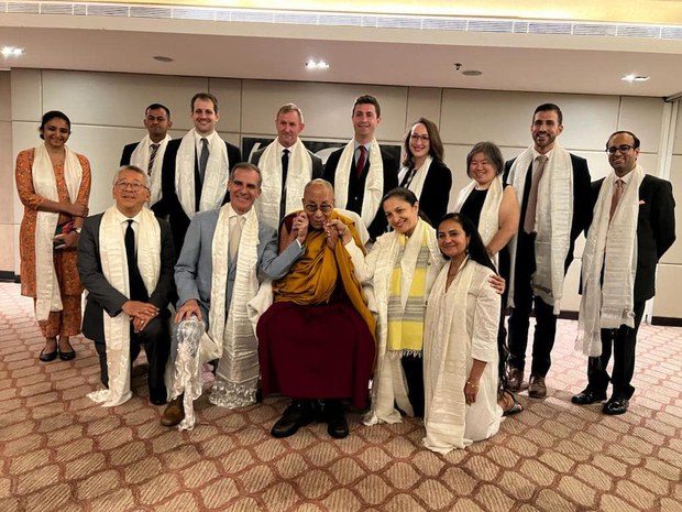 བོད་རྒྱའི་དཀའ་རྙོག་དེ་རྒྱ་ནག་གཞུང་གིས་སྣེ་ཁྲིད་དེ་སེལ་དགོས་པ་བོད་མིའི་སྒྲིག་འཛུགས་ཀྱི་མགྲིན་ཚབ་པས་འགྲེལ་བརྗོད་གནང་བྱུང་། བོད་རྒྱའི་དཀའ་རྙོག་དེ་རྒྱ་ནག་གཞུང་གིས་སྣེ་ཁྲིད་དེ་སེལ་དགོས་པ་བོད་མིའི་སྒྲིག་འཛུགས་ཀྱི་མགྲིན་ཚབ་པས་འགྲེལ་བརྗོད་གནང་བྱུང་།