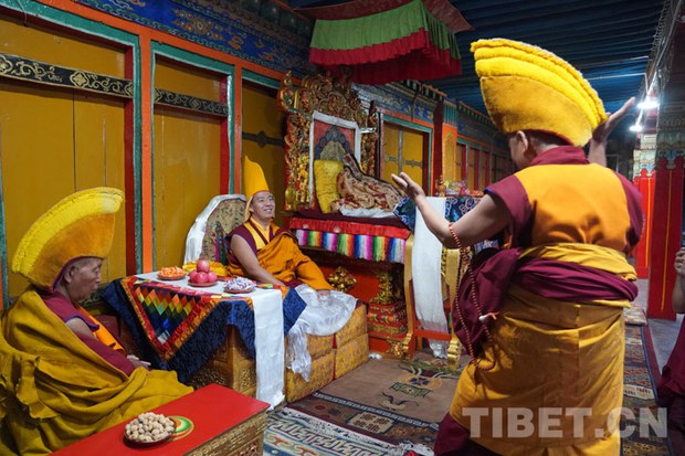 རྒྱ་ནག་གཞུང་གིས་བསྐོས་པའི་པཎ་ཆེན་རྒྱལ་མཚན་ནོར་བུའི་ཆོས་ཀྱི་བྱེད་སྒོ་སྐབས། ༡༠།༢༠༢༠