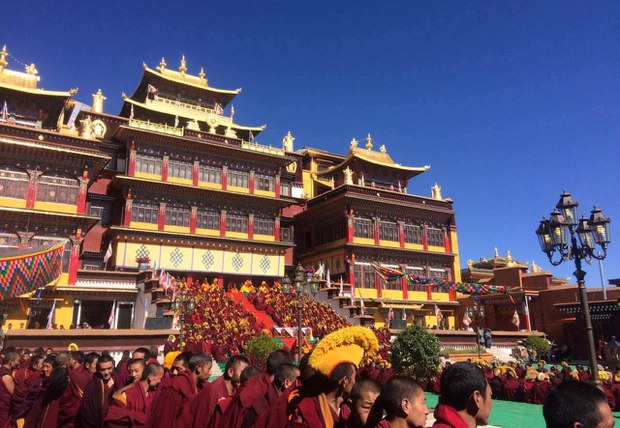 རྔ་བ་ཀིརྟིའི་དགོན་པར་ཀིརྟི་རིན་པོ་ཆེ་མཆོག་གི་གཟིམ་ཁང་གསར་གཞེངས་ལེགས་འགྲུབ་ཀྱི་མཛད་སྒོ། ༢༠༡༦།༡༠།༡༥ རྔ་བ་ཀིརྟིའི་དགོན་པར་ཀིརྟི་རིན་པོ་ཆེ་མཆོག་གི་གཟིམ་ཁང་གསར་གཞེངས་ལེགས་འགྲུབ་ཀྱི་མཛད་སྒོ། ༢༠༡༦།༡༠།༡༥