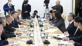རྒྱ་ནག་གི་ཕྱི་སྲིད་བློན་ཆེན་ཨ་རིའི་རྒྱལ་སྲུང་སློབ་སྟོན་པར་ཐུག་འཕྲད་རྗེས་ར་ཤེ་ཡར་བསྐྱོད་འདུག