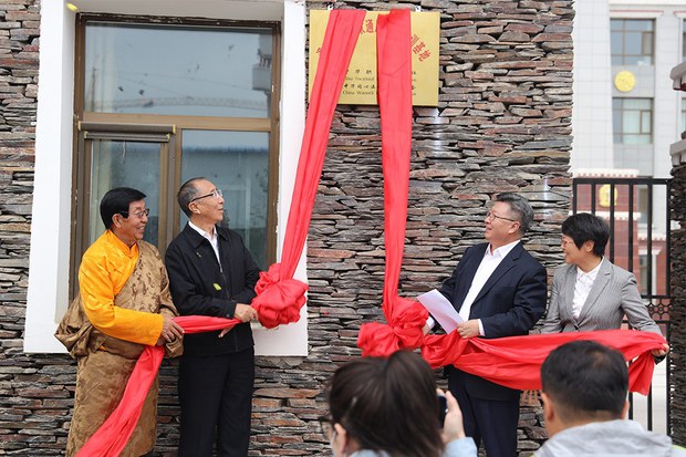 རྒྱ་ནག་གཞུང་གིས་བོད་ས་ཁྱོན་ཡོངས་སུ་བོད་ཀྱི་སྐད་ཡིག་རྩ་མེད་གཏོང་ཆེད་དུ་རྒྱ་སྐད་དར་སྤེལ་གྱི་དྲིལ་བསྒྲགས་ཤུགས་ཆེ་བྱེད་བཞིན་པ། རྒྱ་ནག་གཞུང་གིས་བོད་ས་ཁྱོན་ཡོངས་སུ་བོད་ཀྱི་སྐད་ཡིག་རྩ་མེད་གཏོང་ཆེད་དུ་རྒྱ་སྐད་དར་སྤེལ་གྱི་དྲིལ་བསྒྲགས་ཤུགས་ཆེ་བྱེད་བཞིན་པ།