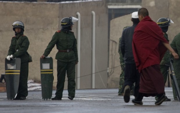 མདོ་ལྷོ་ཕྱོགས་ཀྱི་སྲང་ལམ་གྱི་ཟུར་ཞིག ༢༠༠༨།༤