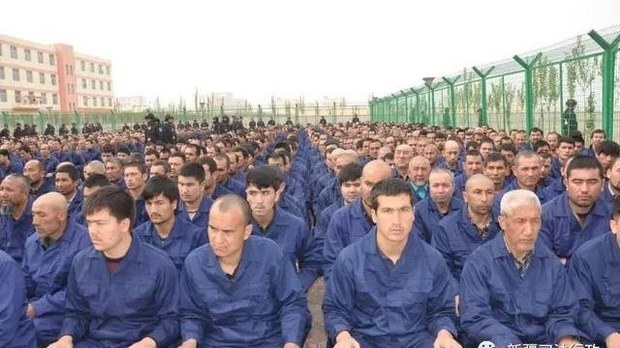 ཤར་ཏུར་ཀི་སེ་ཐན་གྱི་ཧོ་ཏན་(HOTAN)ནང་ཡུ་གུར་བ་མང་པོ་བཀག་ཉར་སྐབས། ༢༠༡༧།༤