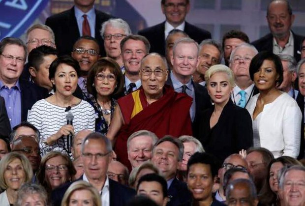 ༧གོང་ས་མཆོག་གིས་ཨ་རིའི་ནང་གི་གྲོང་ཁྱེར་སྤྱི་ཁྱབ་པའི་ལྷན་ཚོགས་ཐེངས་༨༤་པའི་ཐོག་བཀའ་སློབ་གནང་བཞིན་པ། ༢༠༡༦།༦།༢༦ ༧གོང་ས་མཆོག་གིས་ཨ་རིའི་ནང་གི་གྲོང་ཁྱེར་སྤྱི་ཁྱབ་པའི་ལྷན་ཚོགས་ཐེངས་༨༤་པའི་ཐོག་བཀའ་སློབ་གནང་བཞིན་པ། ༢༠༡༦།༦།༢༦