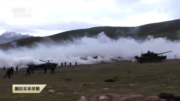 བོད་ནང་རྒྱ་ནག་མི་མང་བཅིངས་གྲོལ་དམག་གིས་མདོ་དབུས་མཐོ་སྒང་སྟེང་དམག་སྦྱོང་བྱས་ཡོད་པ།