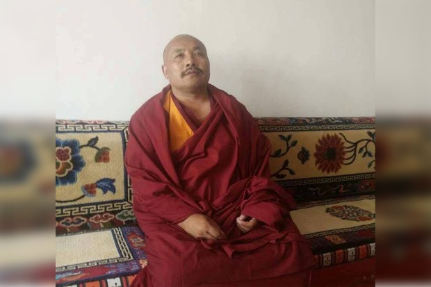 བཙོན་གྲོལ་མ་ཐག་པའི་མཆོག་སྤྲིན་རྒྱ་མཚོ་ལགས།