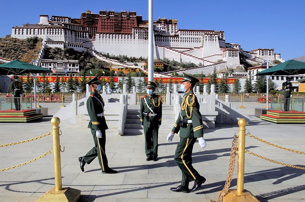 བོད་ནང་རྒྱ་ནག་གི་ཚོགས་འདུ་རིམ་པ་གཉིས་ཚོགས་ནས་ཁ་བྲལ་ལ་རྒོལ་རྡུང་གཏོང་རྒྱུར་ཤུགས་གནོན་རྒྱབ་ཚུལ་བརྗོད་འདུག