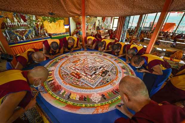 དུས་དབང་ཐེངས་༣༣པའི་དཀྱིལ་འཁོར་བཞེངས་བཞིན་པ། ༢༠༡༤།༧།༩