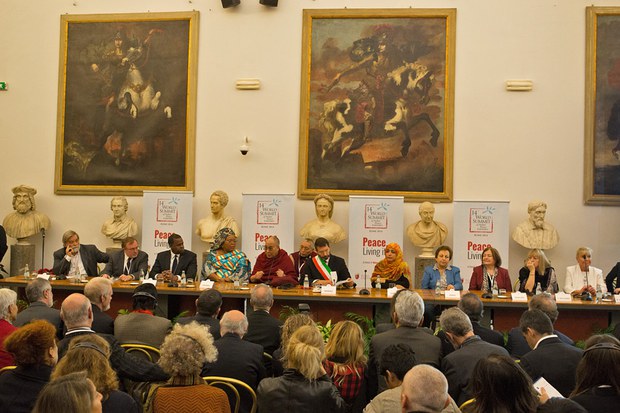 ནོ་བེལ་ཞི་བདེའི་གཟེངས་རྟགས་བཞེས་མཁན་རྣམ་པའི་ལྷན་ཚོགས་དང་འབྲེལ་བའི་གསར་འགོད་ལྷན་ཚོགས་སྐབས། ༢༠༡༤།༡༢།༡༤ ནོ་བེལ་ཞི་བདེའི་གཟེངས་རྟགས་བཞེས་མཁན་རྣམ་པའི་ལྷན་ཚོགས་དང་འབྲེལ་བའི་གསར་འགོད་ལྷན་ཚོགས་སྐབས། ༢༠༡༤།༡༢།༡༤