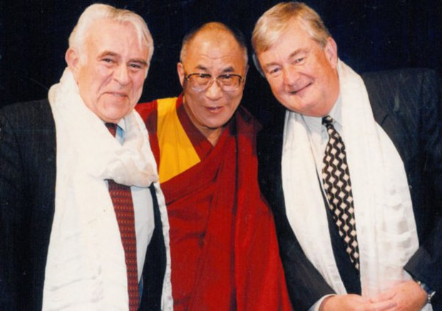 ཨ་རིའི་གྲོས་ཚོགས་འོག་མའི་འཐུས་མི་སྐུ་ཞབས་(Benjamin Gilman)་མཆོག་དང་༧གོང་ས་མཆོག་རྣམ་གཉིས་མཇལ་འཕྲད་སྐབས། ཨ་རིའི་གྲོས་ཚོགས་འོག་མའི་འཐུས་མི་སྐུ་ཞབས་(Benjamin Gilman)་མཆོག་དང་༧གོང་ས་མཆོག་རྣམ་གཉིས་མཇལ་འཕྲད་སྐབས།