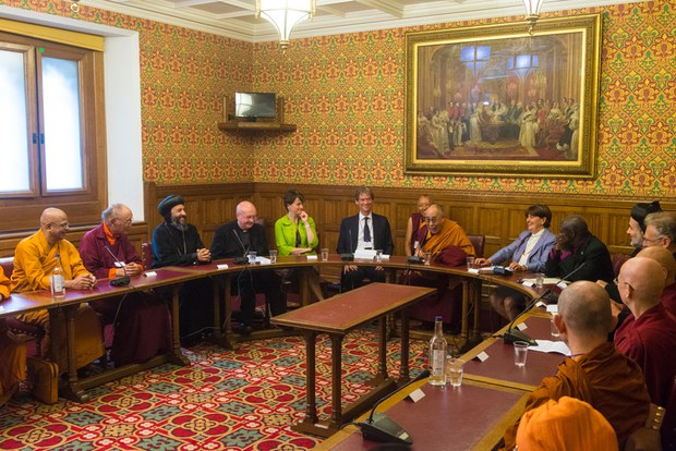 ༧གོང་ས་མཆོག་དབྱིན་ཡུལ་ལ་ཆིབས་བསྐྱུར་མཛད་འཕྲིན་སྐབས། ༢༠༡༥།༩།༢༡