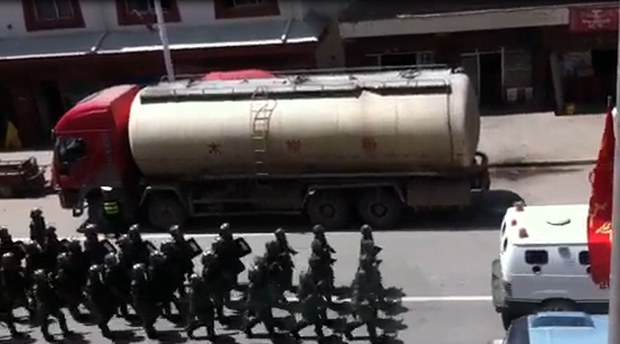མདོ་སྨད་རྔ་བ་རྫོང་གི་ཁྲོམ་གཞུང་ནས་རྒྱ་ནག་གིས་དྲག་ཤུགས་ངོམ་བཞིན་པ། ༢༠༡༤།༧།༡༨