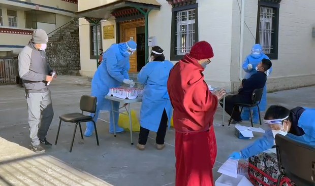 བཞུགས་སྒར་རྡ་རམ་ས་ལའི་ཁུལ་དུ་བོད་མི་༢༠༠་ལྷག་ལ་ཏོག་དབྱིབས་རིམས་ནད་ཀྱི་ནད་རྟགས་ཐོན་འདུག