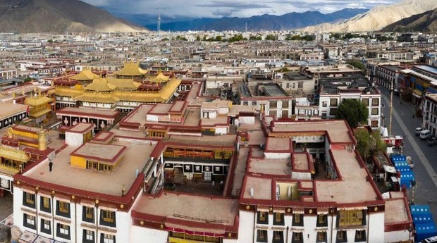 བོད་ཀྱི་རྒྱལ་ས་ལྷ་ས་ནས་ཏོག་དབྱིབས་རིམས་ནད་ཀྱི་དཀའ་སྡུག་ཁྲོད་བོད་མི་ཁག་ཅིག་ཁང་པ་ནས་མཆོང་སྟེ་འདས་གྲོངས་སུ་ཕྱིན་ཡོད་འདུག