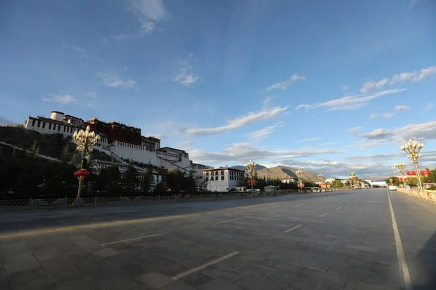 ཚེས་༡༤ཉིན་བོད་རང་སྐྱོང་ལྗོངས་ཟེར་བའི་ནང་ཏོག་དབྱིབས་ནད་ཡམས་འགོས་བ་གཅིག་ཀྱང་བྱུང་མེད་པ་བསྒྲགས་འདུག་ཀྱང་ཁྱིམ་སྡོད་བཀག་རྒྱ་གློད་མི་འདུག