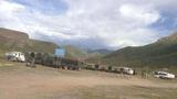མི་མང་པོ་འཇུ་བཟུང་།