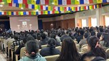 བོད་མིའི་སྒྲིག་འཛུགས་གཙོས་པའི་བོད་མི་གནས་སྡོད་ས་ཕྱོགས་གང་སར་༸སྐུའི་གཅེན་པོ་རྒྱལ་ལོ་དོན་གྲུབ་མཆོག་དགོངས་པ་རྫོགས་པར་མྱ་ངན་ཞུ་ཆེད་མཆོད་འབུལ་སྨོན་ལམ་གནང་བཞིན་པ།