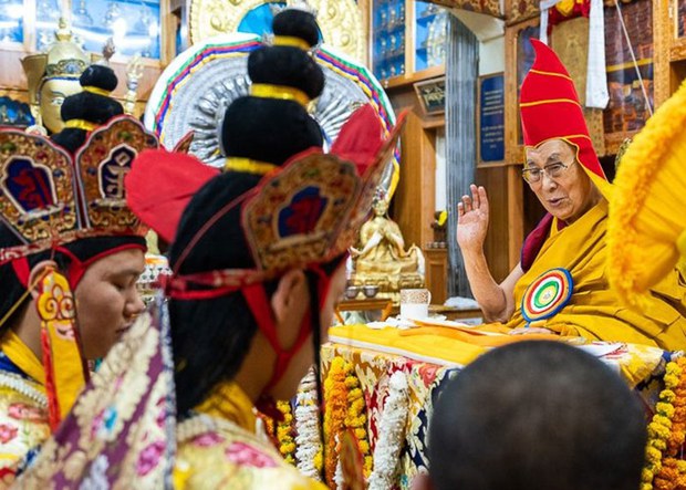 བརྟན་བཞུགས་བསྟར་འབུལ་གསལ་བསྒྲགས།