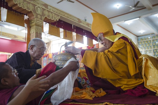 བྲག་གཡབ་རིན་པོ་ཆེ་མཆོག་ནས་དོལ་རྒྱལ་བསྟེན་གསོལ་སྐོར་གསུངས་བ། བྲག་གཡབ་རིན་པོ་ཆེ་མཆོག་ནས་དོལ་རྒྱལ་བསྟེན་གསོལ་སྐོར་གསུངས་བ།