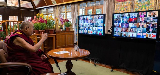 འཛམ་གླིང་གི་དཀའ་རྙོག་ཁག་མི་གཅིག་གྱུར་གྱི་འདུ་ཤེས་ཀྱི་ཐོག་ནས་སེལ་ཐུབ། ༧གོང་ས་མཆོག་གིས།