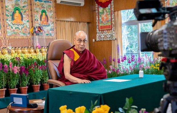 ༧གོང་ས་མཆོག་གིས་ཕྱི་རྒྱལ་གྱི་གཞོན་སྐྱེས་ཁག་ཅིག་དང་མཉམ་དྲ་ལམ་བརྒྱུད་བགྲོ་གླེང་མཛད་འདུག