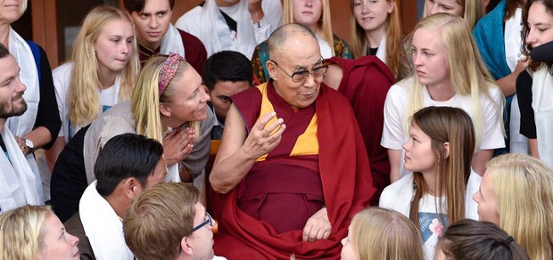 སྤྱི་ནོར་༧གོང་ས་རྒྱལ་བ་རིན་པོ་ཆེ་མཆོག་ཌན་མར་ཁུ་(Denmark)ནས་ཕེབས་པའི་སློབ་ཕྲུག་མཇལ་མོལ་སྐབས། ༢༠༡༨།༤།༢ སྤྱི་ནོར་༧གོང་ས་རྒྱལ་བ་རིན་པོ་ཆེ་མཆོག་ཌན་མར་ཁུ་(Denmark)ནས་ཕེབས་པའི་སློབ་ཕྲུག་མཇལ་མོལ་སྐབས། ༢༠༡༨།༤།༢