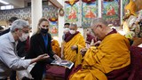 ༧གོང་ས་མཆོག་དང་ཐུགས་ཧ་ཅང་ཉེ་བ་ཪི་ཆརཌི་སྦལཱམ་འདས་པོ་དེའི་བུ་མོར་མཇལ་ཁ་བསྩལ་གནང་མཛད།