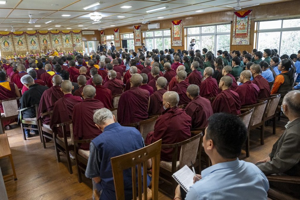 Dalai lama with Contemplative Research (1).jpg
