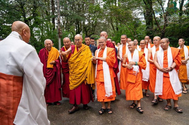 ༧གོང་ས་མཆོག་གཙུག་ལག་ཁང་དུ་ཕེབས་བཞིན་པ། ༢༠༡༨།༩།༦