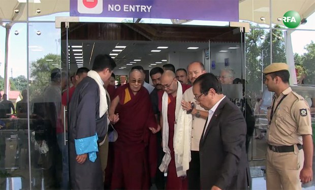 ༧གོང་ས་མཆོག་ཡོ་རོབ་ནས་བཞུགས་སྒར་དུ་ཞབས་སོར་འཁོད་གནང་སྐབས། ༢༠༡༨།༩།༢༦