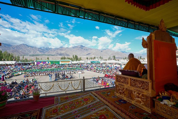 ༸གོང་ས་མཆོག་གིས། བོད་རིགས་གཞོན་སྐྱེས་ཚང་མས་བོད་ཡིག་ལ་སློབ་སྦྱོང་བྱེད་དགོས་པའི་འོས་འགན་ཡོད་ཅེས་བཀའ་སྩལ།