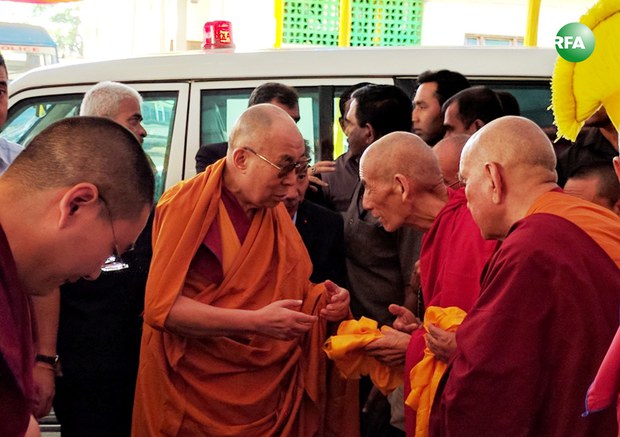 ༧གོང་ས་མཆོག་བྱེས་ཀྱི་གདན་ས་འབྲས་སྤུངས་སུ་ཞབས་སོར་བདེ་བར་འཁོད་སྐབས། ༢༠༡༦།༡༢།༡༦