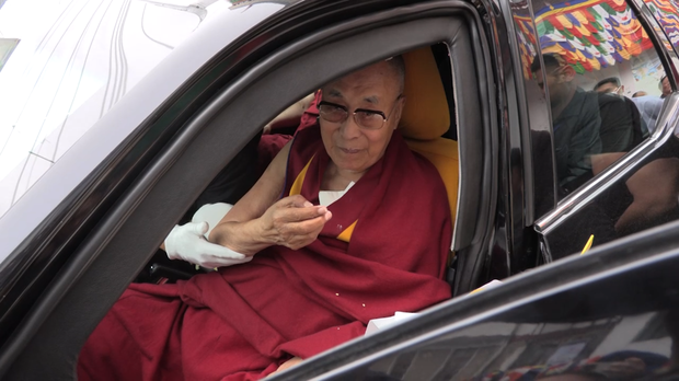 ༧གོང་ས་མཆོག་བཞུགས་སྒར་དུ་ཞབས་སོར་བདེ་བར་འཁོད་པ།