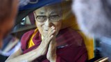 ༸གོང་ས་མཆོག་སྐུ་ཁམས་གསལ་ཐང་ངང་བཞུགས་སྒར་དུ་༸ཞབས་སོར་བདེ་བར་འཁོད་པ།