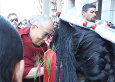 ༧གོང་ས་མཆོག་ཨ་མི་རི་ཀའི་རྒྱལ་སར་ཞབས་སོར་འཁོད་བཞིན་པ། ༢༠༡༥།༢།༣