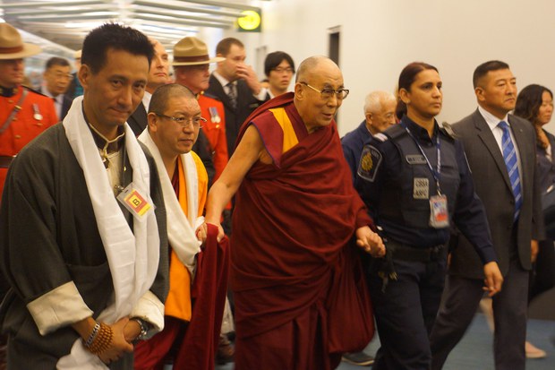༧གོང་ས་མཆོག་ཀེ་ན་ཌའི་ནུབ་ཕྱོགས་ཀྱི་གྲོང་ཁྱེར་ཝན་ཁོའུ་ཝར་ལ་ཞབས་སོར་འཁོད་སྐབས། ༢༠༡༤།༡༠།༡༩