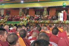 དཔལ་ལྡན་འབྲས་སྤུངས་དགོན་པ་ཕྱག་བཏབ་སྟེ་མི་ལོ་དྲུག་བརྒྱ་འཁོར་བའི་དུས་སྟོན་གྱི་མཛད་སྒོ། ༢༠༡༦།༡༢།༢༡