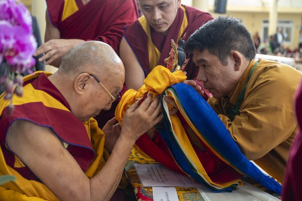 ༸གོང་ས་༸སྐྱབས་མགོན་ཆེན་པོ་མཆོག་ལ་ཧི་མ་ཅལ་མངའ་སྡེའི་རྟ་པོ་དགོན་གཙོས་པའི་སྤྱི་ཏི་མི་མང་གིས་བརྟན་བཞུགས་བསྟར་འབུལ་སྐབས། འདོན་པ་བཏོན་པ་དང་སྨོན་ལམ་བརྒྱབ་བསྡད་པ་ཙམ་མིན་པར་སངས་རྒྱས་པའི་ཆོས་ལ་སློབ་སྦྱོང་བྱེད་རྒྱུ་གལ་ཆེན་པོ་རེད་ཅེས་བཀའ་སྩལ།