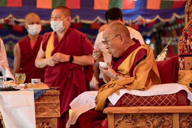 ༸གོང་ས་མཆོག་གིས། ལ་དྭགས་ནང་ཆོས་ལུགས་ཚང་མ་ཞི་བདེ་མཉམ་གནས་ཡོད་པ་དེ་ཡག་པོ་ཞེ་དྲགས་རེད་འདུག ཅེས་བཀའ་སྩལ་བ།