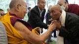 ༧གོང་ས་སྐྱབས་མགོན་ཆེན་པོ་མཆོག་གིས་སྐུ་སྲུང་ཟུར་པ་༢༨༠ལྷག་ལ་མཇལ་ཁ་སྩལ་འདུག