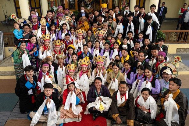 ༸གོང་ས་མཆོག་གིས། ཧི་མ་ལ་ཡའི་མི་རིགས་ཚོས་བོད་ཀྱི་ཆོས་དང་རིག་གཞུང་ལ་ཐུགས་སྣང་གནང་མུས་དེར་ཐུགས་རྗེ་ཆེ་ཞུ་རྒྱུ་ཡིན་ཞེས་བཀའ་སྩལ་བ།