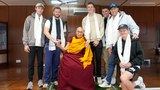 ༸གོང་ས་མཆོག་གིས་དབྱིན་ཡུལ་རྒྱལ་ཁབ་ཀྱི་དབྱུག་རྩེད་པ་ཁག་ཅིག་ལ་མཇལ་ཁ་སྩལ་བ།
