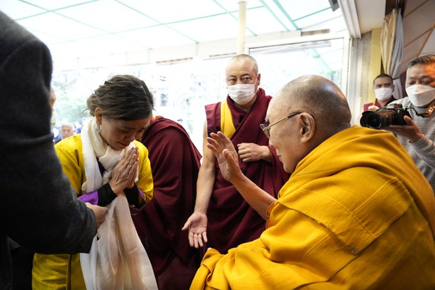 ༸གོང་ས་མཆོག་མཇལ་ནས་ཝི་ཏི་ནམ་གྱི་གཞོན་སྐྱེས་ཚོས་ནང་ཆོས་བརྒྱུད་སེམས་ཀྱི་བདེ་སྐྱིད་ཡོང་བར་ཕན་ཐོགས་ཆེན་པོ་ཡོད་པ་འགྲེལ་བརྗོད་གནང་བྱུང་།