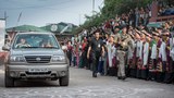 ༧གོང་ས་མཆོག་རྡ་སྟེང་བོད་ཁྱིམ་ནས་གསུངས་ཆོས་རྗེས་ཕོ་བྲང་ལ་ཕེབས་བཞིན་པ། ༢༠༡༥།༥།༢༩