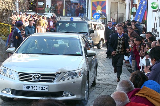 ༧གོང་ས་མཆོག་བཞུགས་སྒར་དུ་ཞབས་སོར་འཁོད་བཞིན་པ། ༢༠༡༦།༡།༥