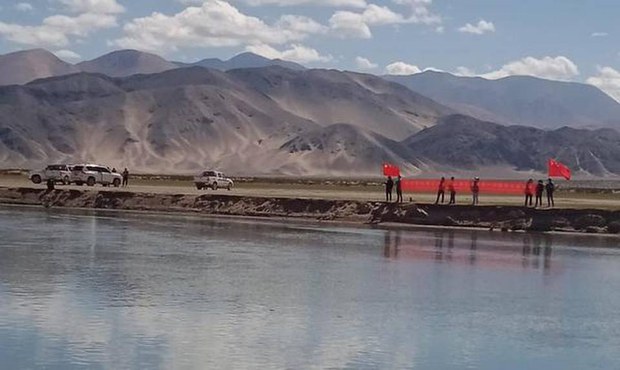 ལ་དྭགས་སུ་༧གོང་ས་མཆོག་གི་འཁྲུངས་སྐར་སྲུང་བརྩི་ཞུ་བར་འགོག་རྐྱེན་བཟོ་ཐབས་བྱས།