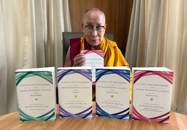 ༧གོང་ས་མཆོག་གིས་ལམ་སྟོན་མཛད་པའི་ཚན་རིག་དང་ལྟ་གྲུབ་པོད་བཞི་པ་དབྱིན་ཡིག་ནང་པར་བསྐྲུན་ཟིན་འདུག