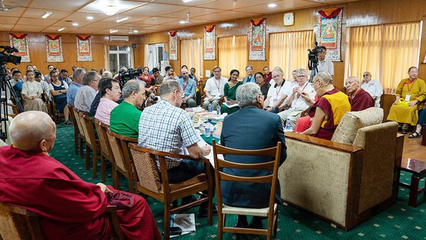 ༧གོང་ས་མཆོག་གིས་ཡུལ་གྲུ་ཁག་འདྲ་མིན་གྱི་ཤེས་ཡོན་དང་འབྲེལ་བའི་ཆེད་ལས་མི་སྣ་དང་མཇལ་མོལ་སྐབས། ༢༠༡༩།༧།༨ ༧གོང་ས་མཆོག་གིས་ཡུལ་གྲུ་ཁག་འདྲ་མིན་གྱི་ཤེས་ཡོན་དང་འབྲེལ་བའི་ཆེད་ལས་མི་སྣ་དང་མཇལ་མོལ་སྐབས། ༢༠༡༩།༧།༨